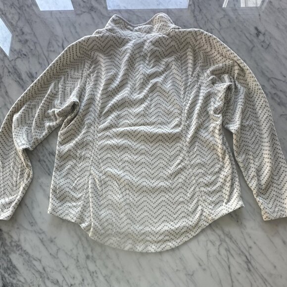 Made for a life 3/4 zip white with gray poka dots pullover - Picture 6 of 6